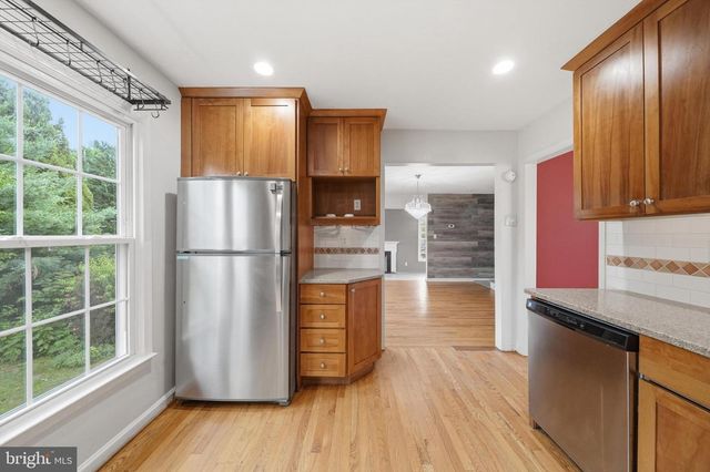 11 DELLCASTLE CT, Montgomery Village, MD 20886