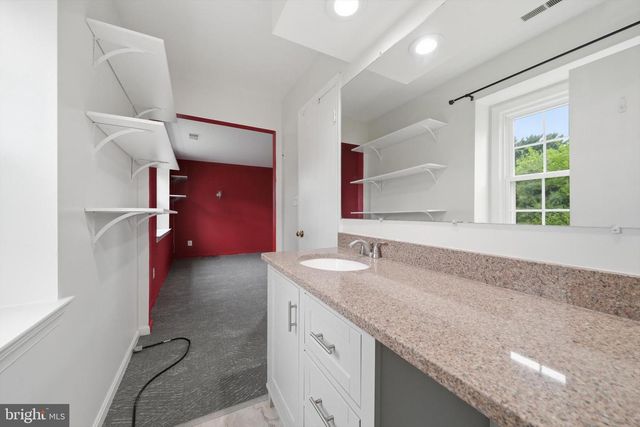 11 DELLCASTLE CT, Montgomery Village, MD 20886