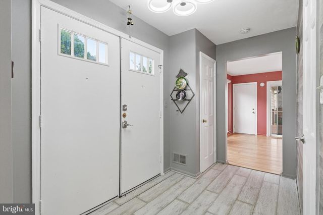11 DELLCASTLE CT, Montgomery Village, MD 20886