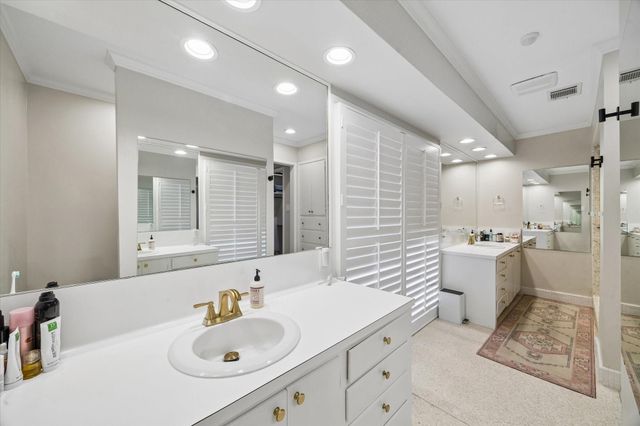 319 Tynebridge Lane, Houston, TX 77024