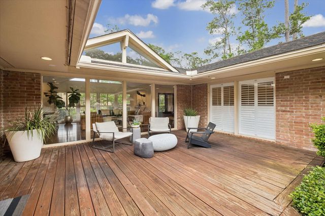 319 Tynebridge Lane, Houston, TX 77024