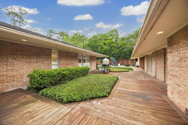 319 Tynebridge Lane, Houston, TX 77024