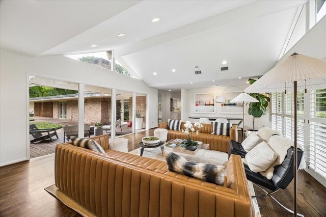 319 Tynebridge Lane, Houston, TX 77024