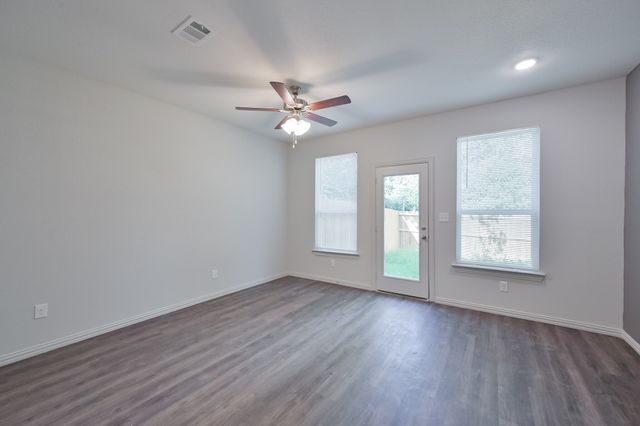 1716 E Powell Avenue, Fort Worth, TX 76104