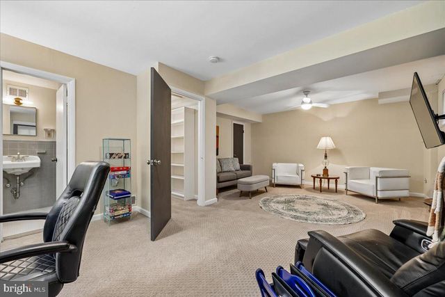 10700 KESWICK ST, Garrett Park, MD 20896