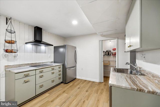 10700 KESWICK ST, Garrett Park, MD 20896