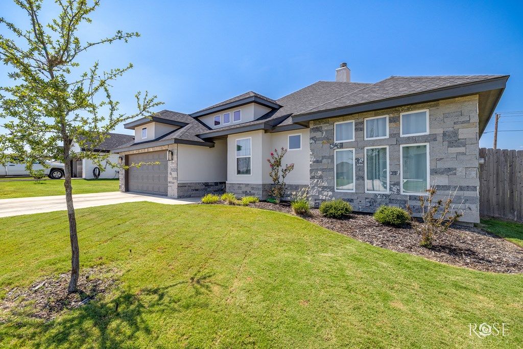 Image 2 of property listing at 3705 Dominion Ridge, San Angelo, TX 76904