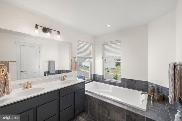 47 NUTHATCH DR, Gettysburg, PA 17325