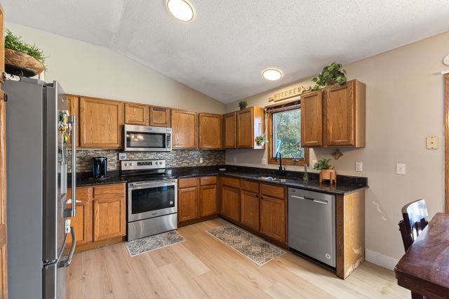 3024 Deerpath Court, Des Moines, IA 50315