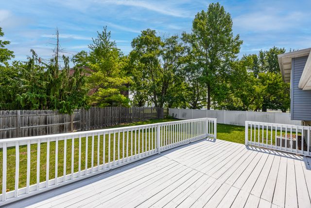 166 N Canyon Drive, Bolingbrook, IL 60490