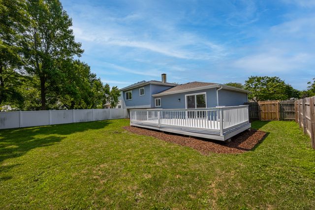 166 N Canyon Drive, Bolingbrook, IL 60490