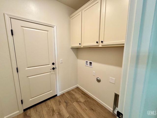 2407 Addlington Street, Bakersfield, CA 93311