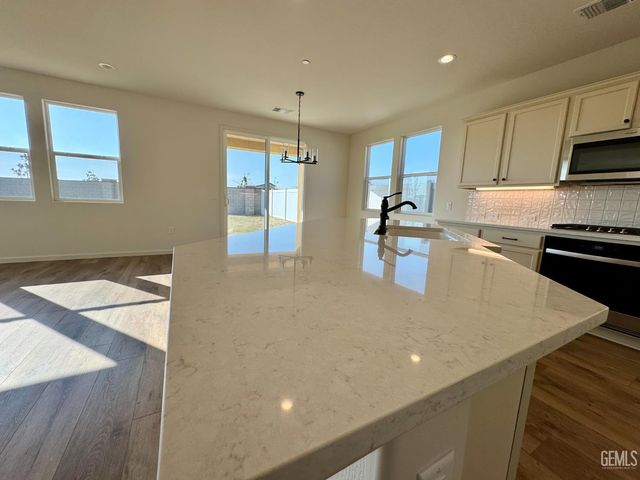 2407 Addlington Street, Bakersfield, CA 93311