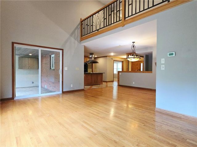 9536 Manor Road, Leawood, KS 66206