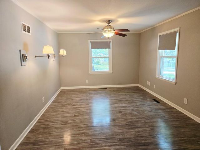 9536 Manor Road, Leawood, KS 66206
