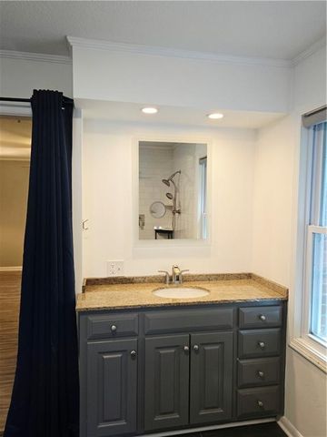 9536 Manor Road, Leawood, KS 66206