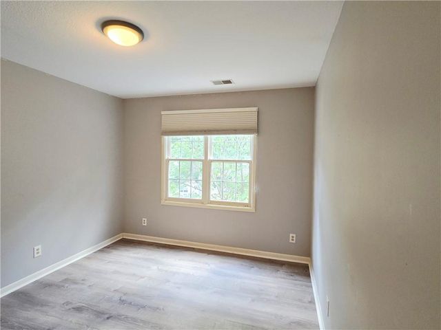 9536 Manor Road, Leawood, KS 66206