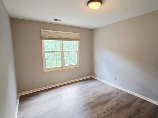 9536 Manor Road, Leawood, KS 66206