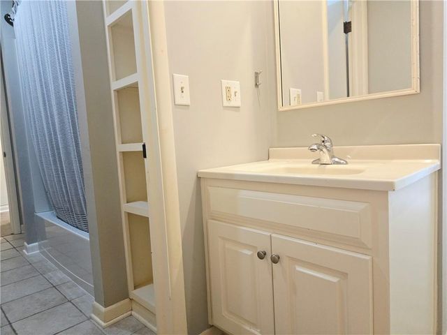 9536 Manor Road, Leawood, KS 66206