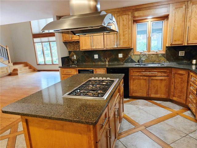 9536 Manor Road, Leawood, KS 66206