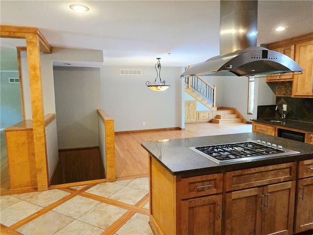 9536 Manor Road, Leawood, KS 66206