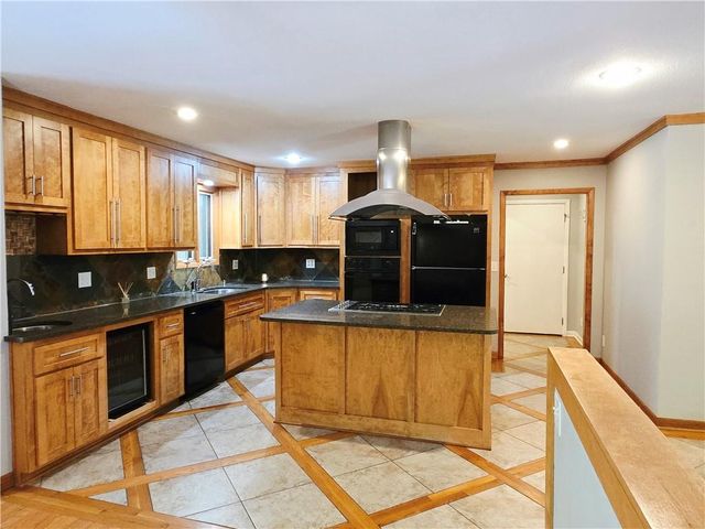 9536 Manor Road, Leawood, KS 66206
