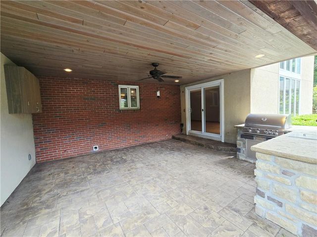 9536 Manor Road, Leawood, KS 66206