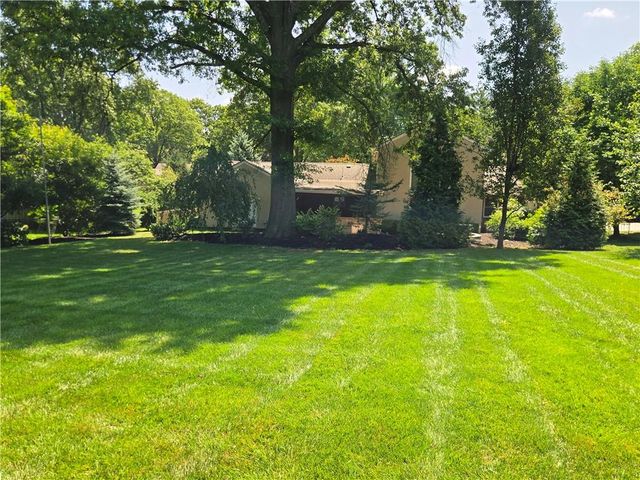 9536 Manor Road, Leawood, KS 66206