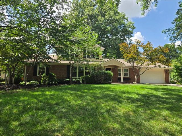 9536 Manor Road, Leawood, KS 66206