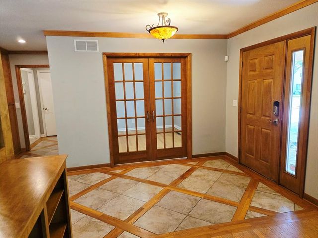 9536 Manor Road, Leawood, KS 66206