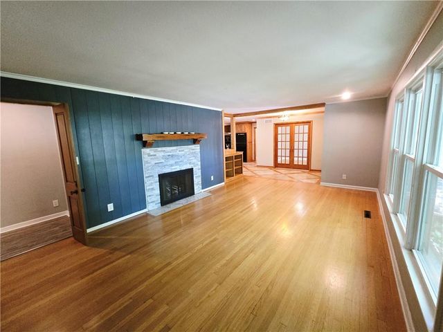 9536 Manor Road, Leawood, KS 66206