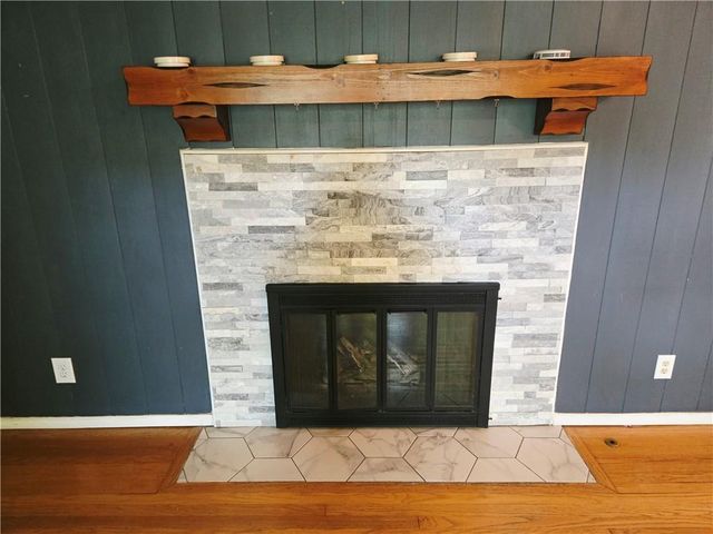 9536 Manor Road, Leawood, KS 66206