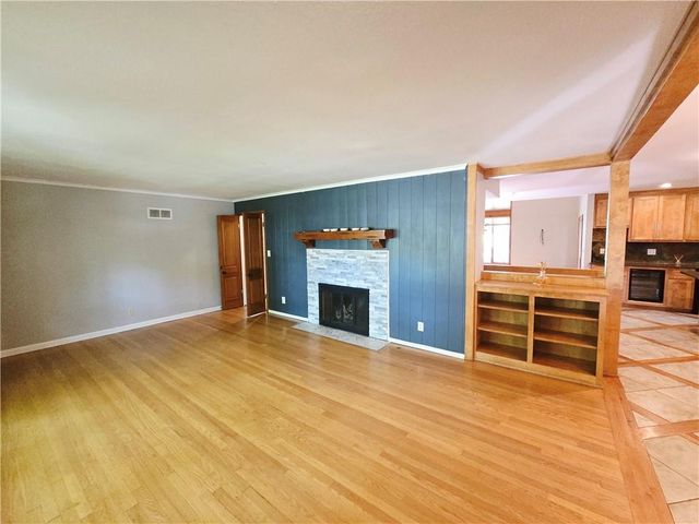 9536 Manor Road, Leawood, KS 66206