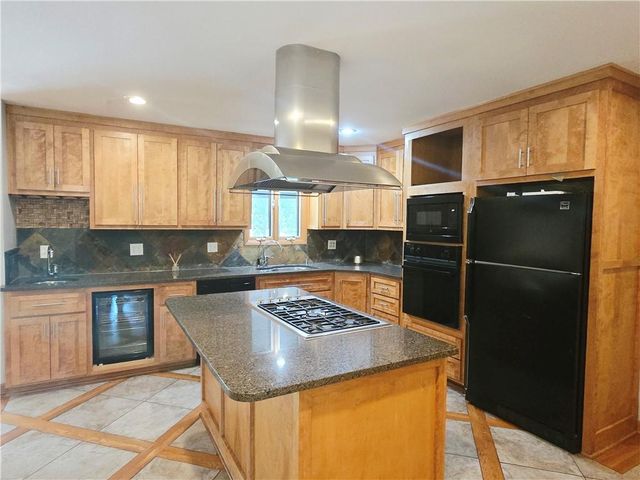 9536 Manor Road, Leawood, KS 66206