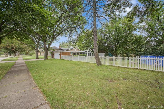 27355 Clairview Drive, Dearborn Heights, MI 48127