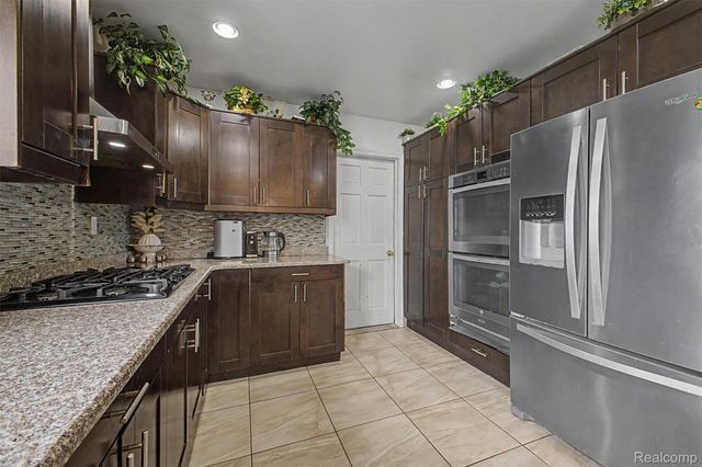 27355 Clairview Drive, Dearborn Heights, MI 48127