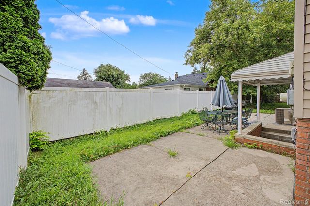 27355 Clairview Drive, Dearborn Heights, MI 48127
