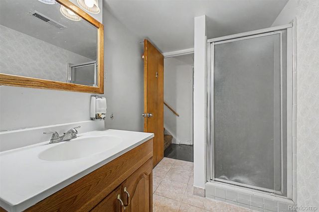 27355 Clairview Drive, Dearborn Heights, MI 48127