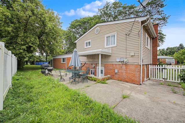 27355 Clairview Drive, Dearborn Heights, MI 48127