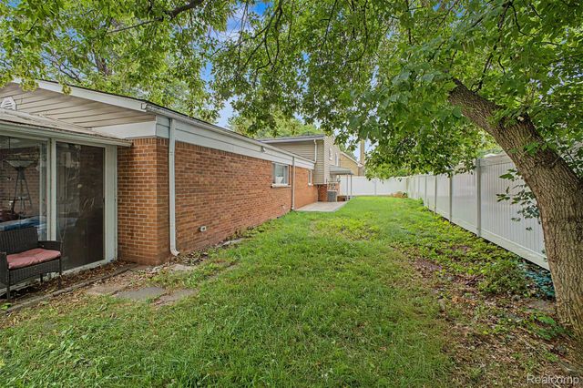 27355 Clairview Drive, Dearborn Heights, MI 48127