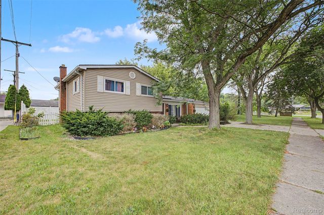 27355 Clairview Drive, Dearborn Heights, MI 48127