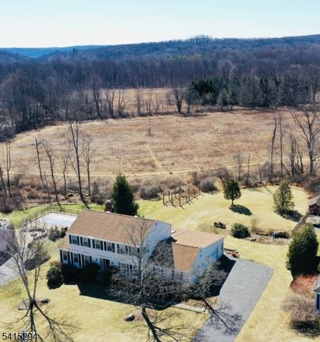 11 Beechnut Dr, Washington Twp., NJ 07853