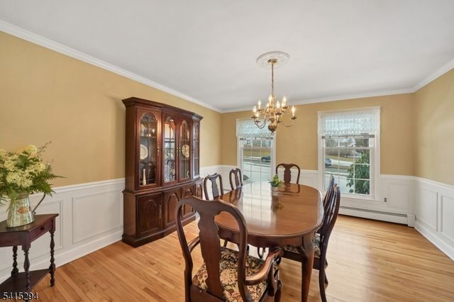 11 Beechnut Dr, Washington Twp., NJ 07853