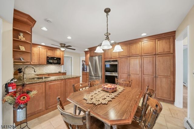 11 Beechnut Dr, Washington Twp., NJ 07853