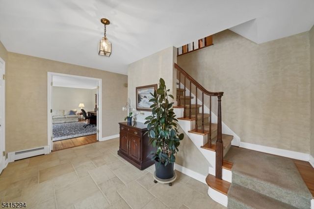 11 Beechnut Dr, Washington Twp., NJ 07853