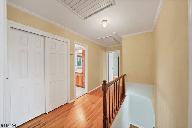 11 Beechnut Dr, Washington Twp., NJ 07853