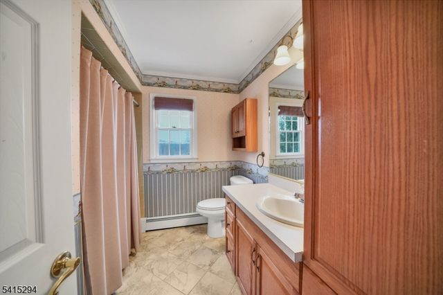 11 Beechnut Dr, Washington Twp., NJ 07853