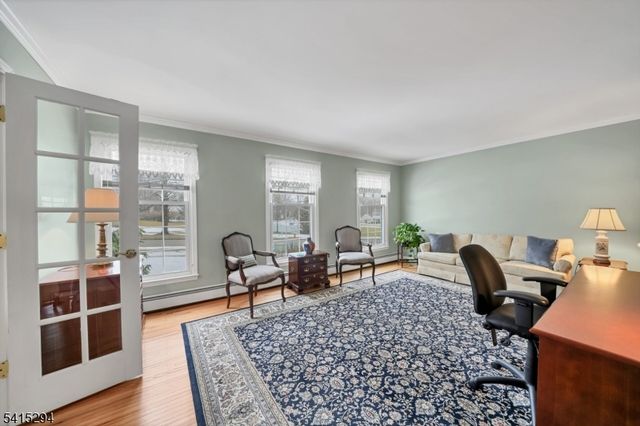 11 Beechnut Dr, Washington Twp., NJ 07853