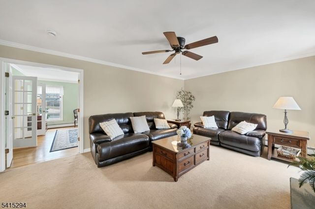 11 Beechnut Dr, Washington Twp., NJ 07853