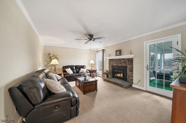 11 Beechnut Dr, Washington Twp., NJ 07853